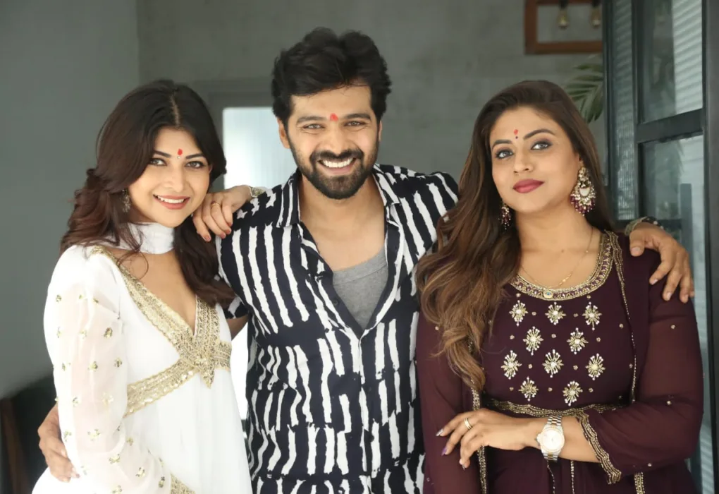 Sweety Naughty படத்தின்படப்பிடிப்பு ஹைதராபாத்தில் இன்று பூஜையுடன் துவங்கியது.